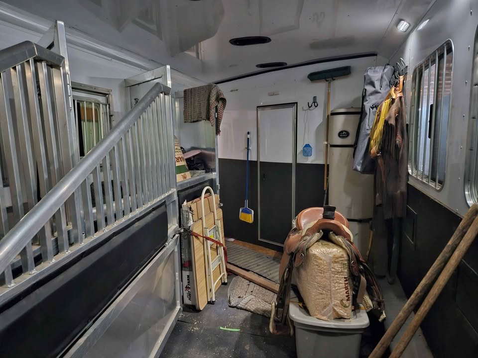 2022 Exiss Endeavor 8414, 4horse with Living Quarters Horse Trailer - Image 3