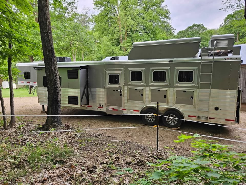 2022 Exiss Endeavor 8414, 4horse with Living Quarters Horse Trailer - Image 11