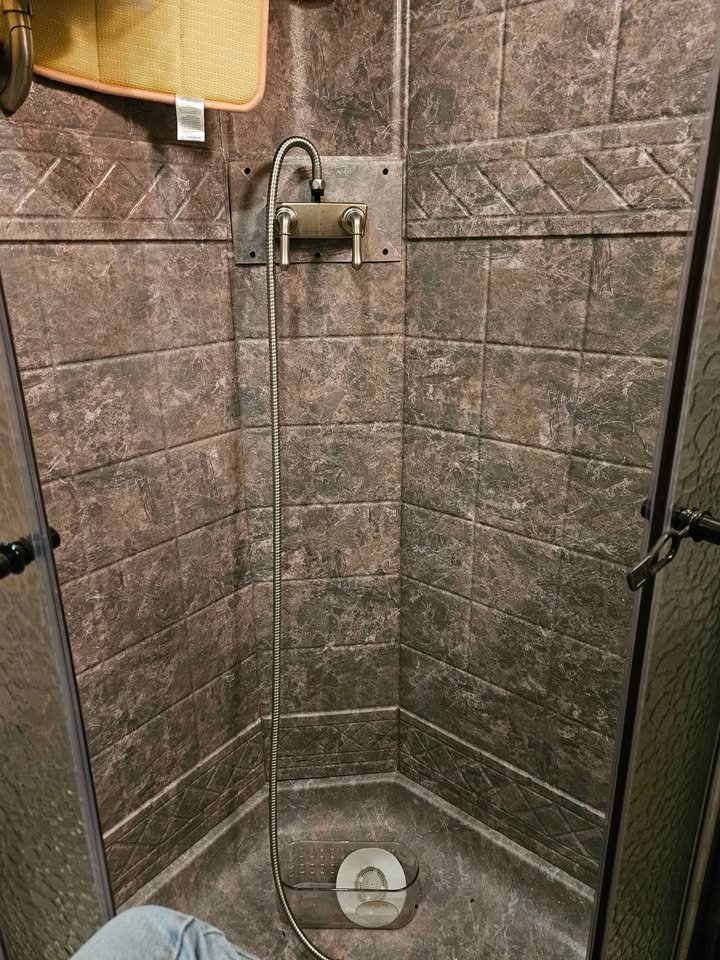 2022 Exiss Endeavor 8414, 4horse with Living Quarters Horse Trailer - Image 13