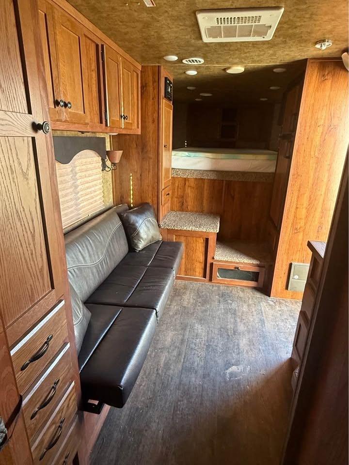 2017 Lakota Charger Edition Horse Trailer - Image 7