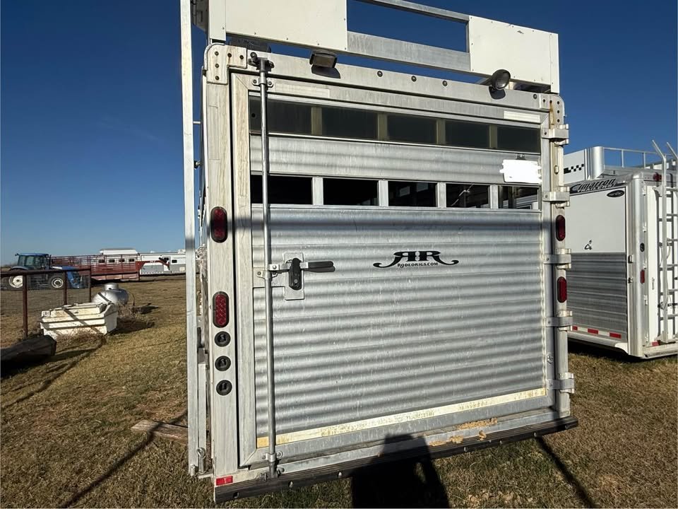 2017 Lakota Charger Edition Horse Trailer - Image 11