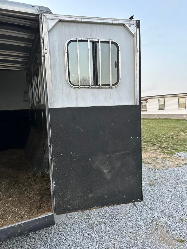 2019 sundowner santa fe 3 horse living qaurters