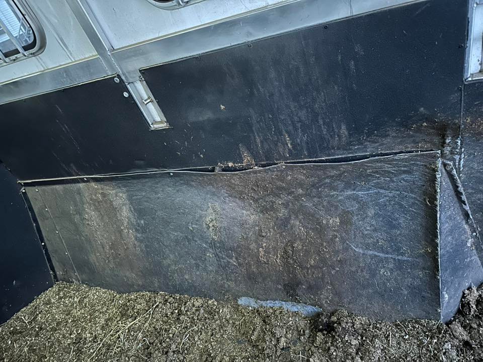 2019 sundowner used horse trailer