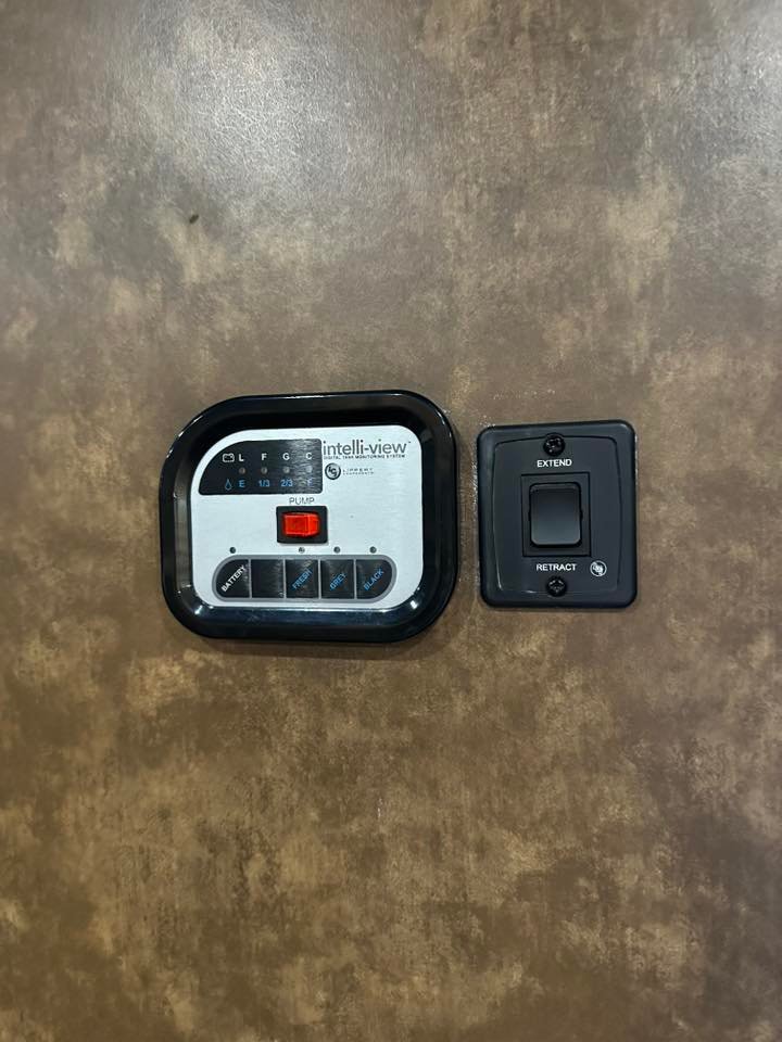 2019 used sundowner trailer