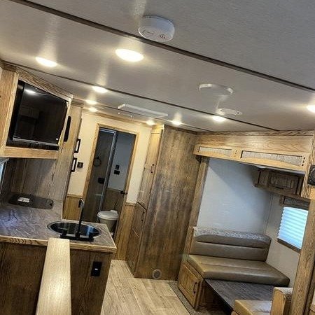 2025 Lakota Charger 8413SR 4-Horse Side Load Gooseneck with 13ft Living Quarters - Image 2
