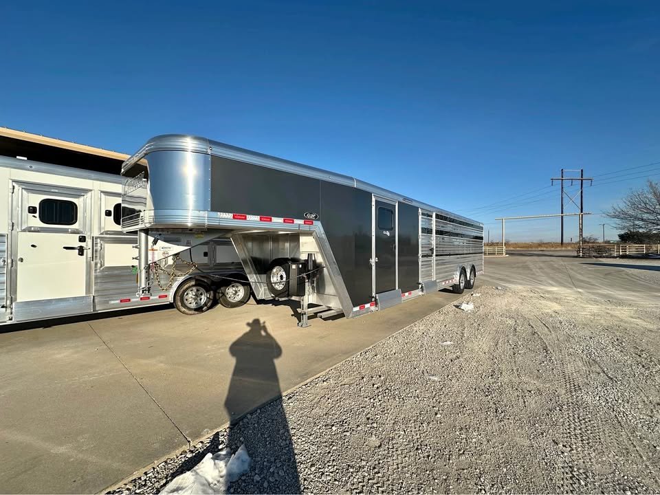 2026 Cimarron 30 foot livestock gooseneck with Fibertech roof