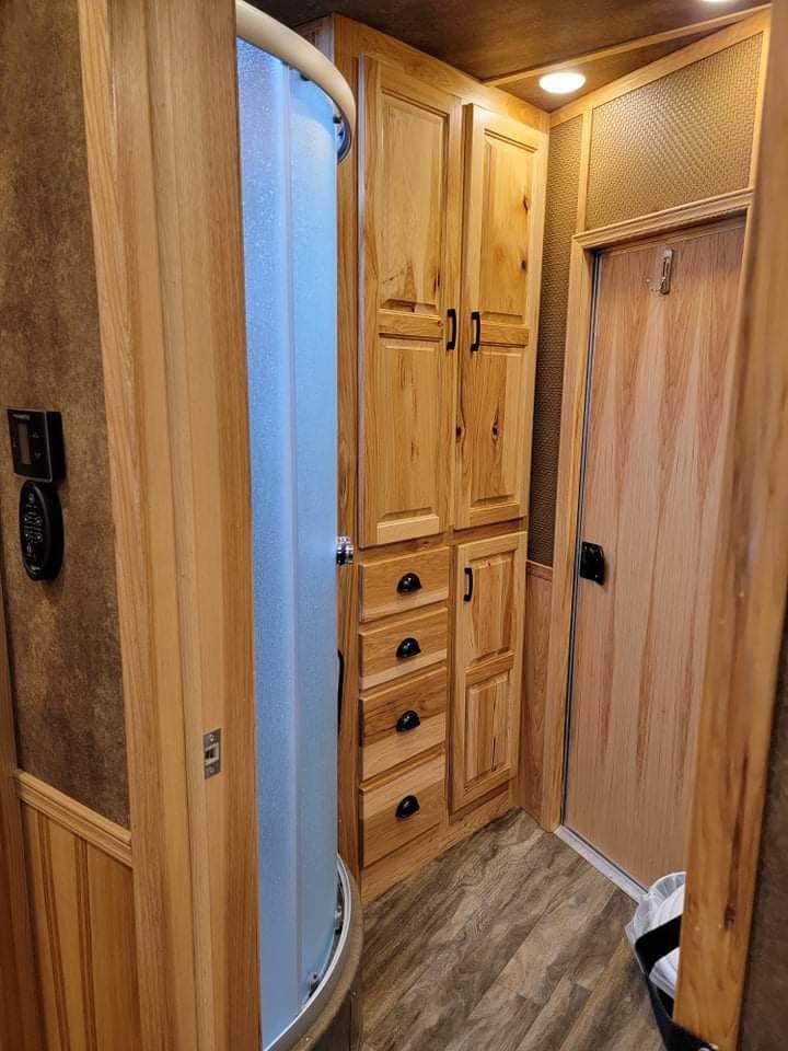 The integrated hay rack and ladder system on the roof of a Lakota Bighorn gooseneck