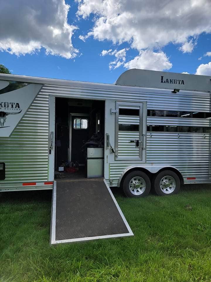 Close up of the polished aluminum skin and heavy-duty frame on a Lakota Bighorn trailer