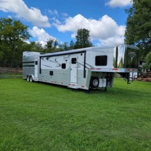 Luxury horse trailers with living quarters for sale