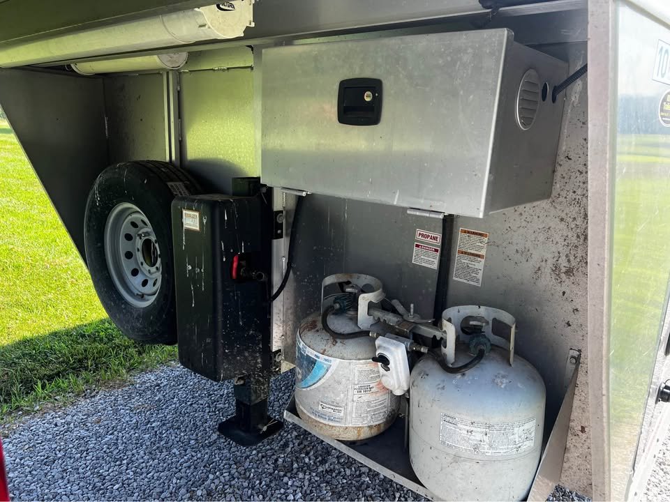 2016 Exiss Stock with Living Quarters Horse Trailer - Image 3