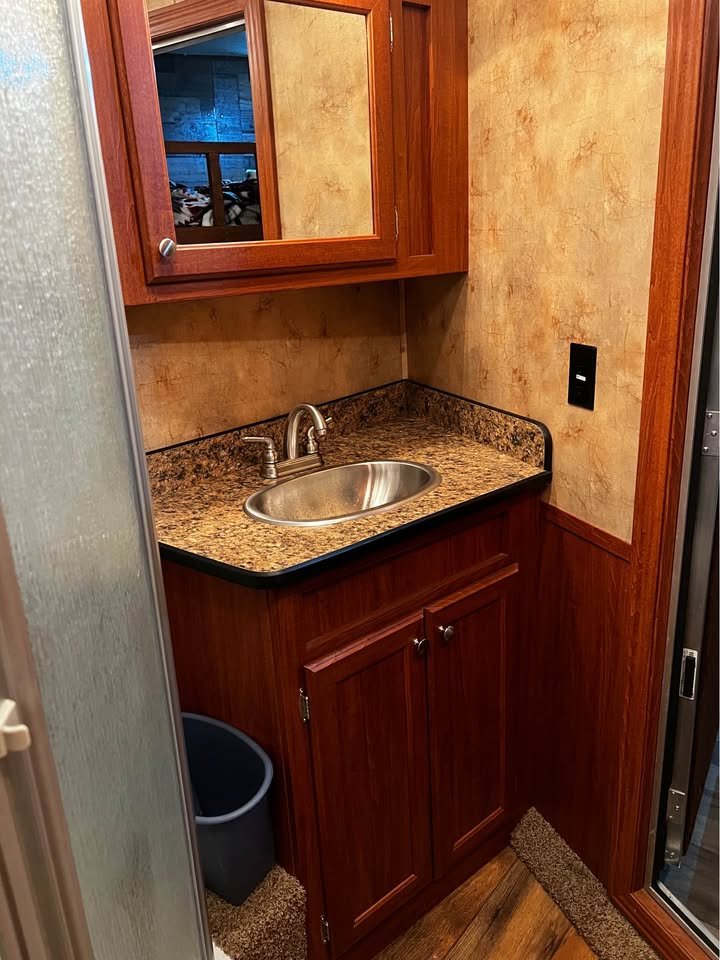 2016 Exiss Stock with Living Quarters Horse Trailer - Image 6