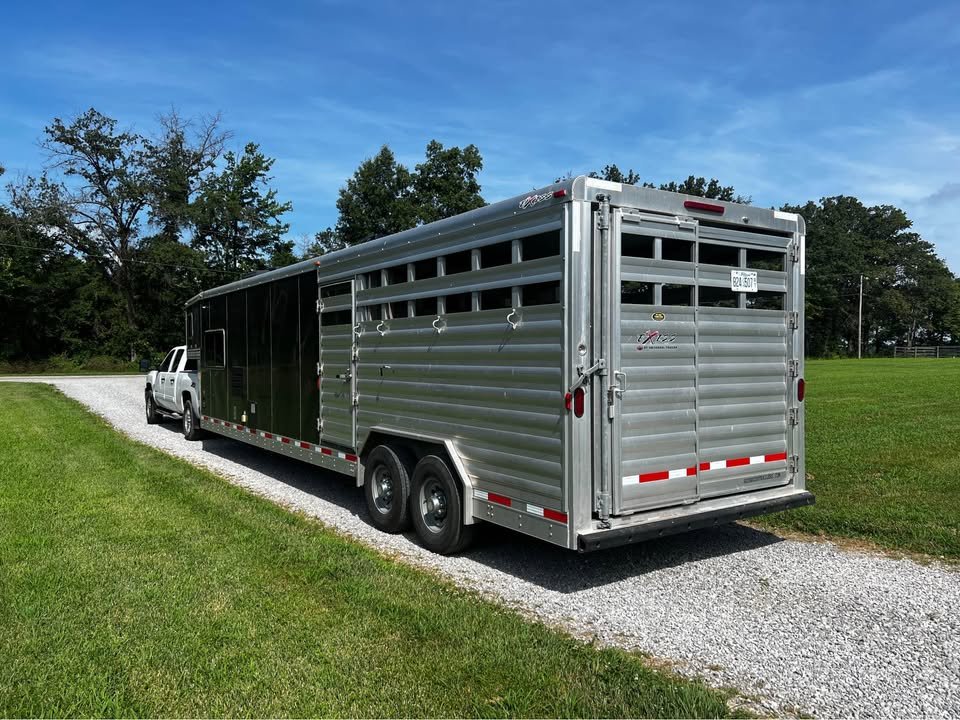 2016 Exiss Stock with Living Quarters Horse Trailer - Image 12