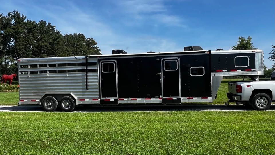 2016 Exiss Stock with Living Quarters Horse Trailer - Image 16