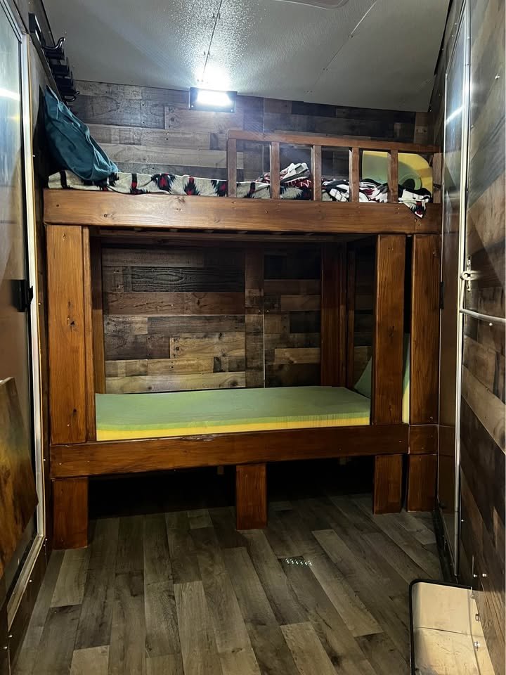 2016 Exiss Stock with Living Quarters Horse Trailer - Image 17