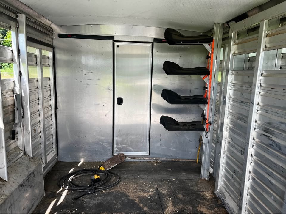 2016 Exiss Stock with Living Quarters Horse Trailer - Image 21