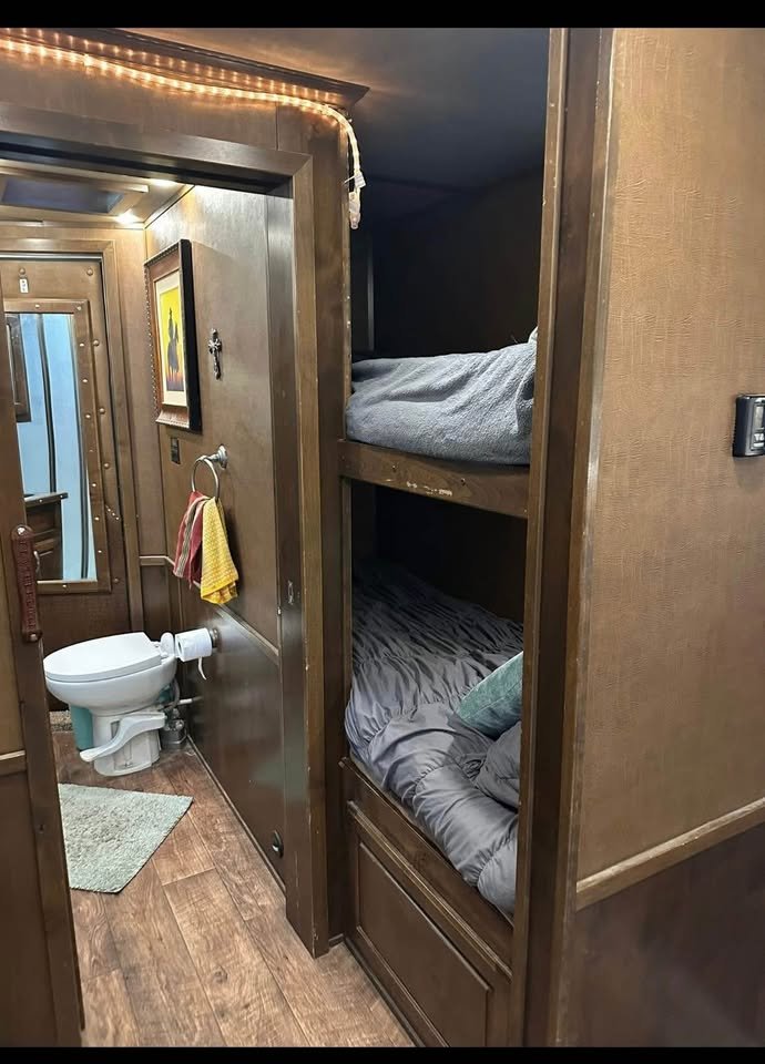 2017 Featherlight Stock Combo trailer with Living Quarters Horse Trailer - Image 3