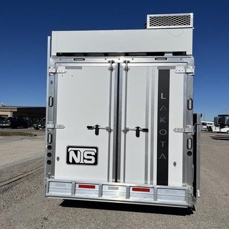 2025 Lakota Charger 8413SR 4-Horse Side Load Gooseneck with 13ft Living Quarters - Image 9