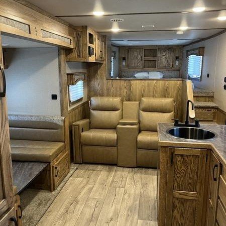 2025 Lakota Charger 8413SR 4-Horse Side Load Gooseneck with 13ft Living Quarters - Image 10