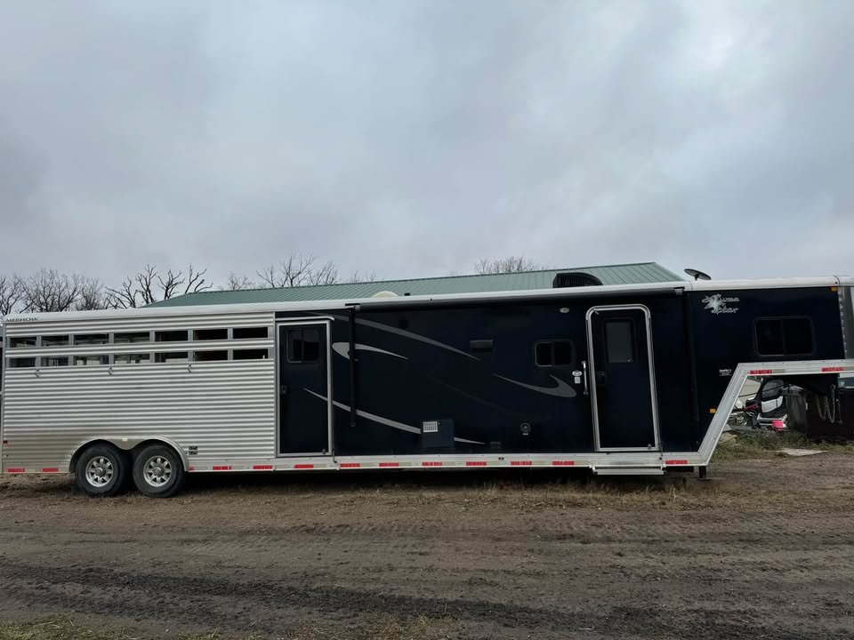 2017 Merhow LiveStock Combo Trailer With Living Quarters - Image 8