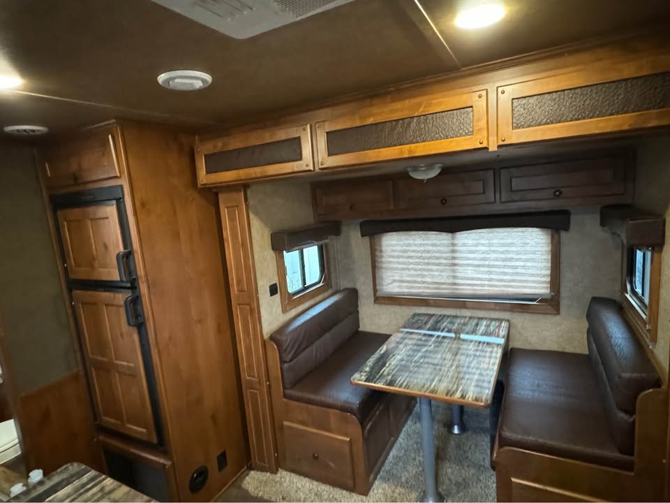 2017 Merhow LiveStock Combo Trailer With Living Quarters - Image 9