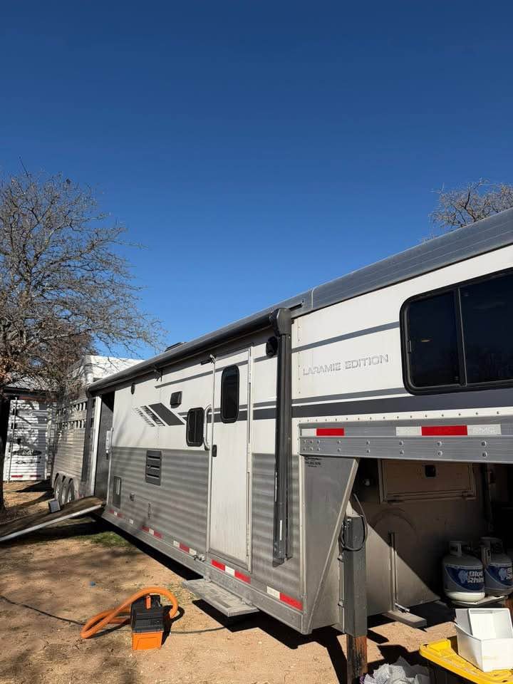 smc laramie edition horse trailerfor sale