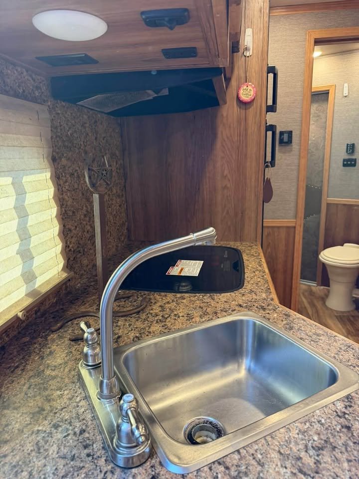 2022 SMC Laramie Stock Combo with Living Quarters Horse Trailer - Image 6