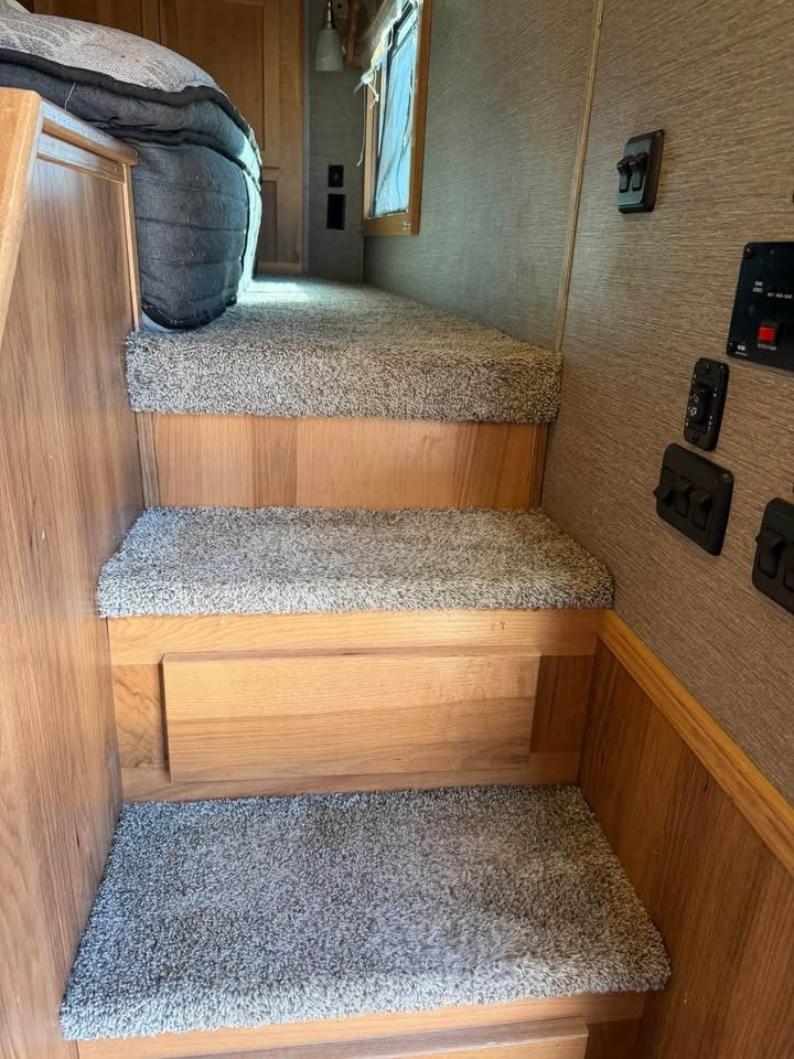 2022 SMC Laramie Stock Combo with Living Quarters Horse Trailer - Image 8