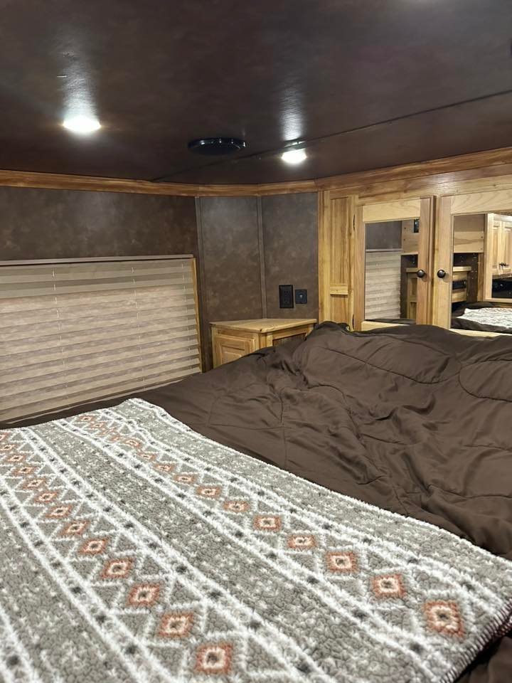 sundowner santa fe 3 horse trailer