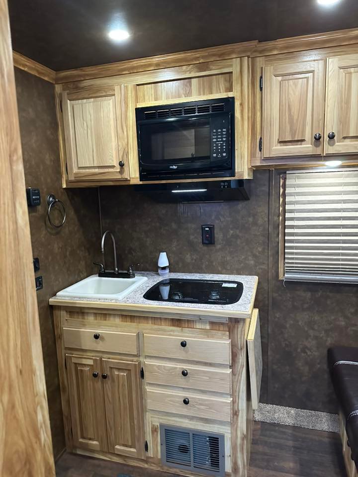 sundowner santa fe horse trailer