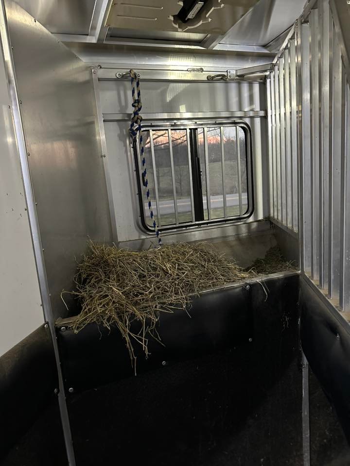 used 2019 santa fe 3 horse for sale