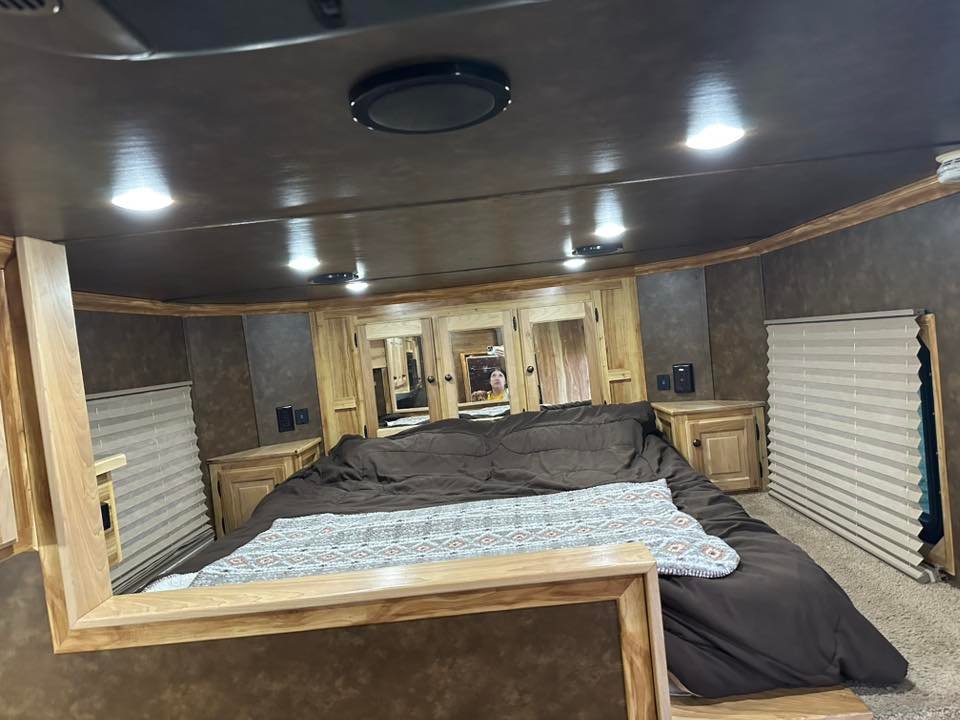 used sundowner santa fe 3 horse for sale