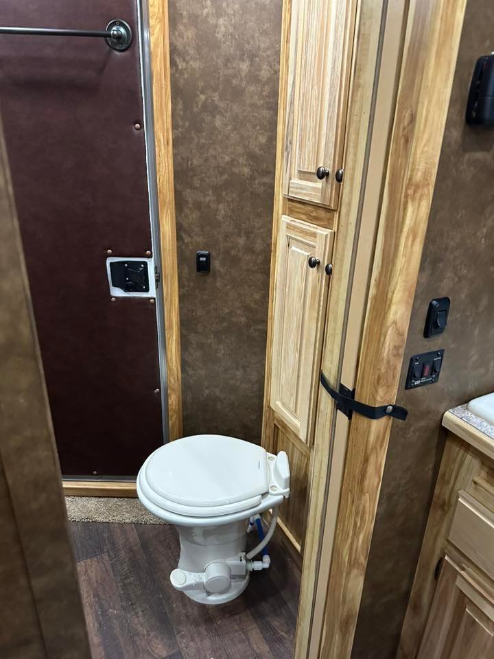 used sundowner santa fe 3 horse