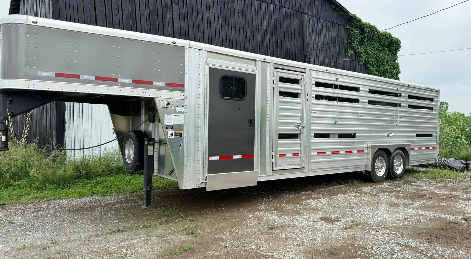 2023 Wilson Roper LiveStock Combo 28 x 8 Trailer - Image 10